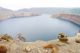 кратер Штюбеля