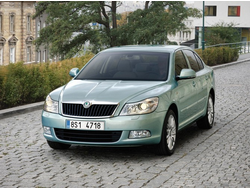 Автомобильные авточехлы для Skoda Octavia А-5 задняя спинка сплошная с надкрыльниками первый выпуск