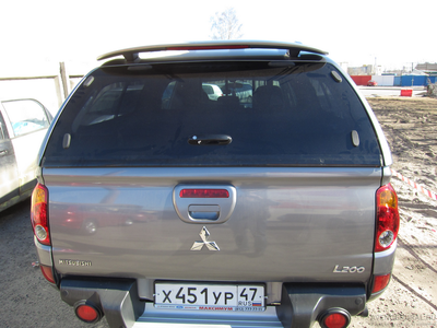 Кунг SJS на Mitsubishi L200 удлиненный кузов 2013-2014-2015 г. цвет тёмно-серый U17 спойлер на крыше