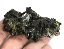 Эпидот, сросток кристаллов, Перу (68*35*30 мм, 101 г) №35871