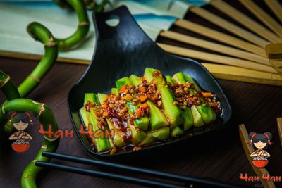 Салат из огурчиков с чесночным соусом 黄瓜卷 100гр