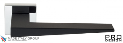 Дверная ручка Venezia Unique "PHILIP" полированный хром / черный (мягкое покрытие)