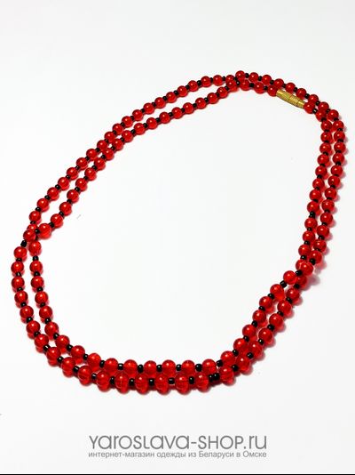 А-105 Бусы красные с чёрным бисером.
