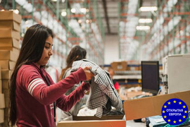 Работа сотрудником склада одежды в Польше фото