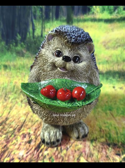 ЁЖИК С ЯБЛОЧКАМИ  15*10см  0,4кг   полистоун Россия 672/012432   Ежик - символ защиты и удачи. Защищайте свой дом и участок с помощью этих милых зверьков.