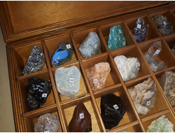 Коллекция 40 камней по 3-4 см, в коробке 32*23 см, вес около 1700 г  №25739