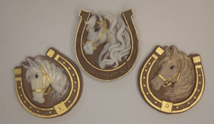 фигурка из шоколадной глазури "Лошадка в подкове" 8 см