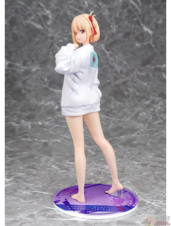 Фигурка 1/7 Тисато Нисикиги (Chisato Nishikigi Oversized Sweatshirt Ver.)