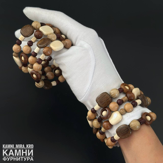 Браслет "Четыре витка яркие оттенки с круглыми бусинами рамками и квадратами" на мэмори-проволке, цена за штуку