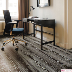 Декор паркетной доски Haro Ясень Фенси Браш 2V 1-пол., масло 530945 в интерьере комнаты