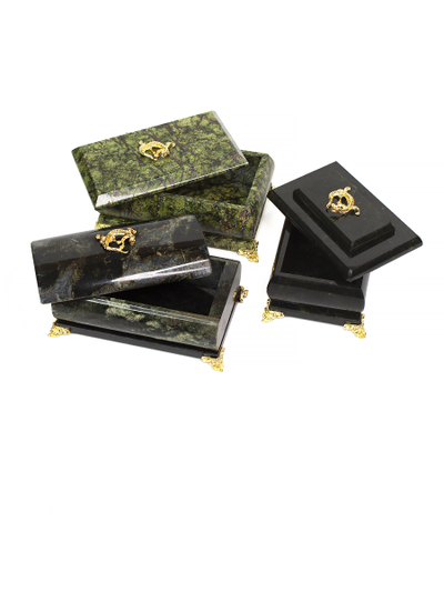 Шкатулка на ажурных ножках, змеевик