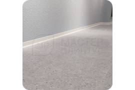 Практичное решение: монтаж белого плинтуса Dollken HSL из вспененного ПВХ - оптимальное решение для тех, кто ценит сочетание качества и доступной цены без ущерба для внешнего вида.