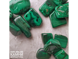 Малахит (мстр.Конго) угловатая галтовка средняя 15-23 мм цена за штуку