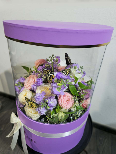 Букет с бабочкой № 134 в сиреневых тонах.