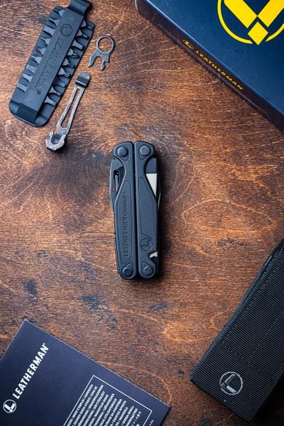 Leatherman Charge + черный с чехлом на кнопке, клипсой и битами