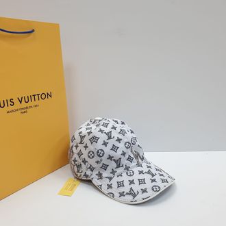 Бейсболка Louis Vuitton Monogram Safari Белая