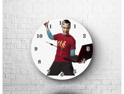 Часы Теория большого взрыва, The Big Bang Theory №15