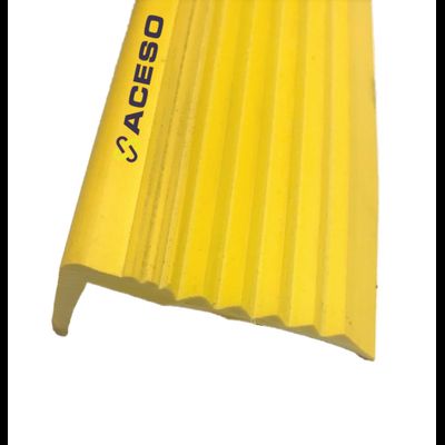 Самоклеящийся угол противоскользящий на ступени в  бухте 12,5 м цена за метр