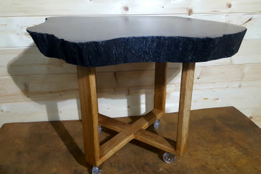 Столик из спила мореного дуба на дубовых ножках.Работа spilcenter.com