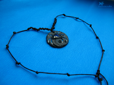 Цветок Феникса. Авторский кулон с лунным камнем