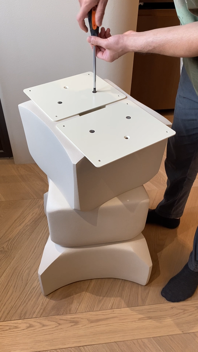 Столик "Tris Forte" с основанием из гипса и столешницей из МДФ