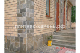 облицовка цоколя плитняком, природным камнем