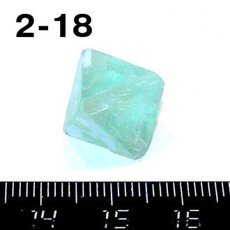 Флюорит натуральный (кристалл) №2-18: 4,0г - 18*17*17мм