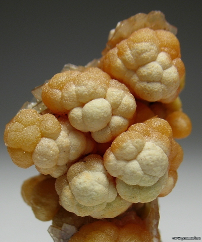 Миметит с кальцитом. Мексика. 25*19*16мм