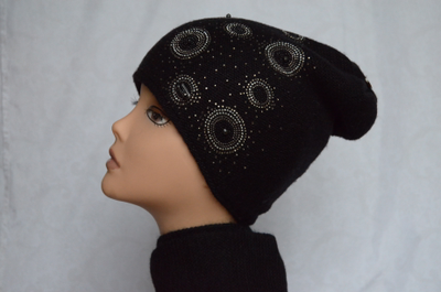 Итальянская шапка с украшениями и шарф Vizio фото