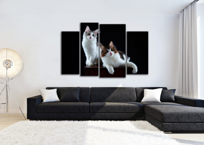 Модульная картина "Статуэтки на тумбочке"