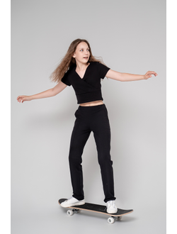 Брюки трикотажные со стрелкой черные