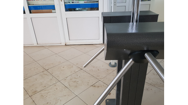 ❗Установка турникетов, считывателей, сервера.
❗Интеграция системы ограничения доступа "Octagram" на перрон с кассами автовокзала.
❗Выход  к платформам по билету.
❗Установка быстросъемных ограждений "Сardex" 