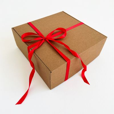 3 штуки - Подарочная коробка GILEV 37х37х14см с наполнителем и красной лентой
