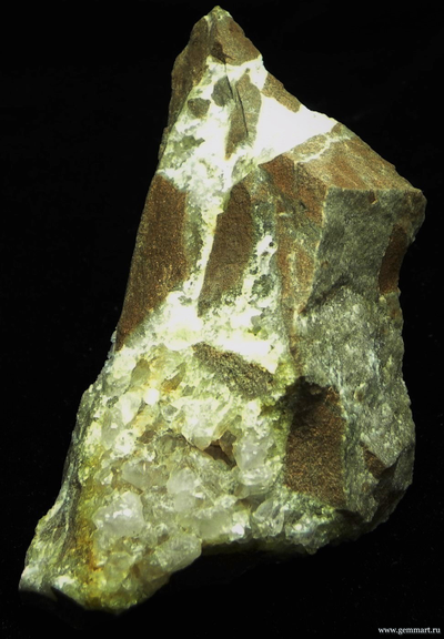 Кварц в буром песчанике. Россия. 120*90*65мм