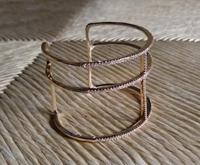 (АРТИКУЛ: 6762/34) БРАСЛЕТ ЖЕНСКИЙ, МЕТАЛЛ "ЗОЛОТО", ЖЕСТКИЙ, МЕЛКИЕ СТРАЗЫ ASFOUR