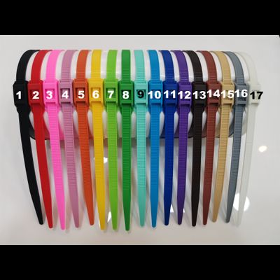 Разноцветные хомуты — стяжки для лабиринта