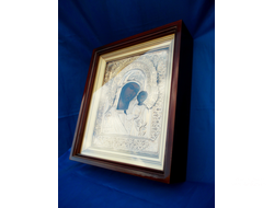 Деревянный киот для иконы в окладе