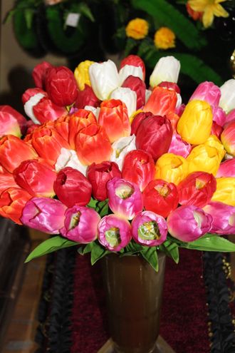 Искусственные цветы из пластмасы, шелка, бархата, атласа