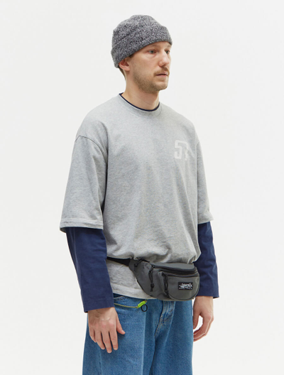 Сумка на пояс Anteater Waist Bag Серая на парне
