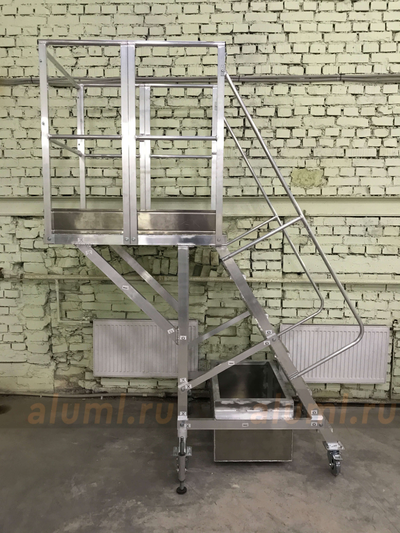 Лестница с площалкой ЛС-1.5 с консолью 800 мм