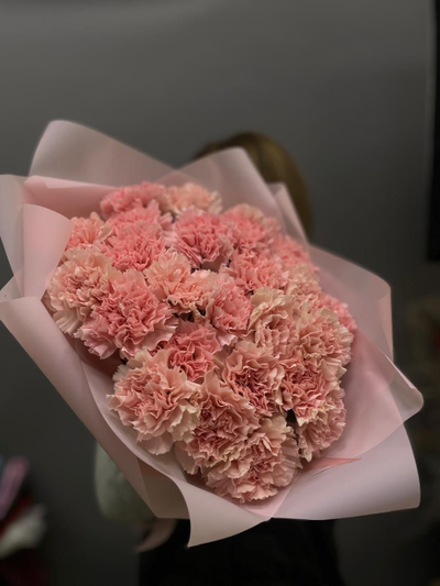 Классический букет из 25 розовых гвоздик