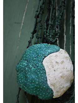 Сказки братьев Гримм. Комплект украшений в стиле фэнтези (серьги и кулон-колье с каплями)