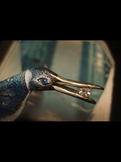 "Пингвин Мерилии", необычная брошь с натуральным морганитом