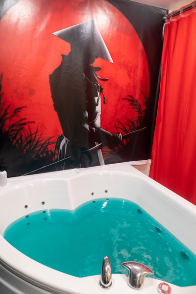 Аренда с ПЯТНИЦЫ 17:00 по ПОНЕДЕЛЬНИК 09:00 — 2 000 руб/ 1 час, номер сдается минимум 2 часа