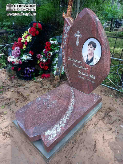 Гранитный комплекс 255 розовый гранит красивый  с рисунком