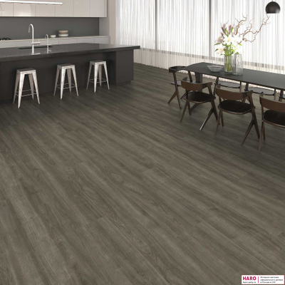 Декор ламината Haro Дуб Элеганза Античный Серый 541580 в интерьере гостиной