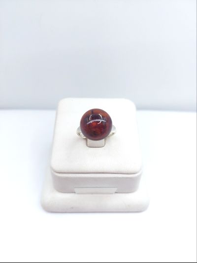 Кольцо без оправы с винным янтарем