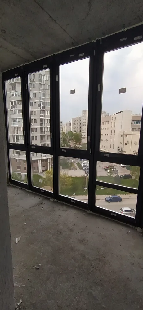 панорамная лоджия с ламинацией, цвет серый-антрацит