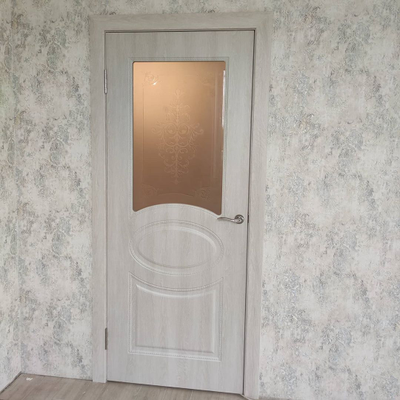 МОДЕЛЬ КАТЕРИНА-1. ДУБ БЕЖЕВЫЙ КРЕМ/ СТЕКЛО ХУДОЖЕСТВЕННОЕ