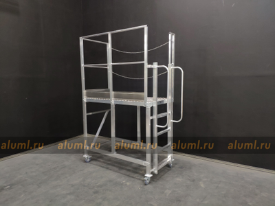 Лестница с площадкой ЛС-1300 вертикальная